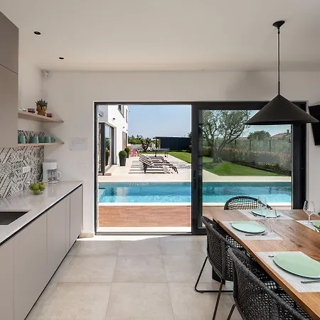펜션 Absolute Traumvilla Mit Pool, Sauna, Whirlpool, 6 Bikes, Tischtennis, Outdoor-kueche, Grillkamin *