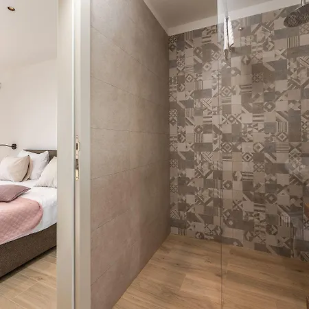 Absolute Traumvilla Mit Pool, Sauna, Whirlpool, 6 Bikes, Tischtennis, Outdoor-kueche, Grillkamin Stuti
