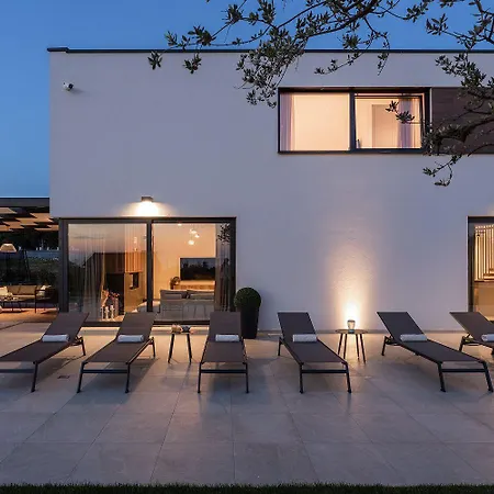 Σπίτι διακοπών Absolute Traumvilla Mit Pool, Sauna, Whirlpool, 6 Bikes, Tischtennis, Outdoor-kueche, Grillkamin Stuti