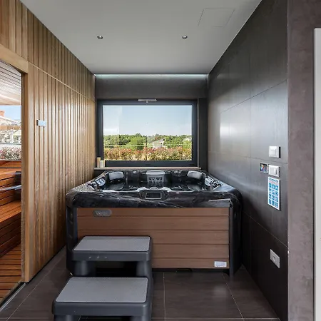 Absolute Traumvilla Mit Pool, Sauna, Whirlpool, 6 Bikes, Tischtennis, Outdoor-kueche, Grillkamin Stuti