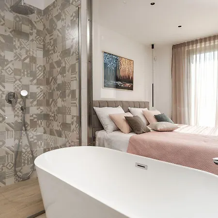 Absolute Traumvilla Mit Pool, Sauna, Whirlpool, 6 Bikes, Tischtennis, Outdoor-kueche, Grillkamin *