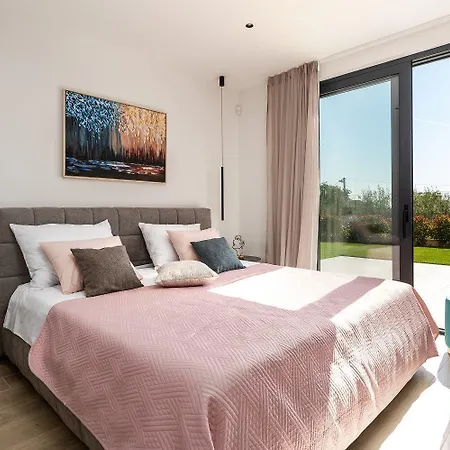 Σπίτι διακοπών Absolute Traumvilla Mit Pool, Sauna, Whirlpool, 6 Bikes, Tischtennis, Outdoor-kueche, Grillkamin